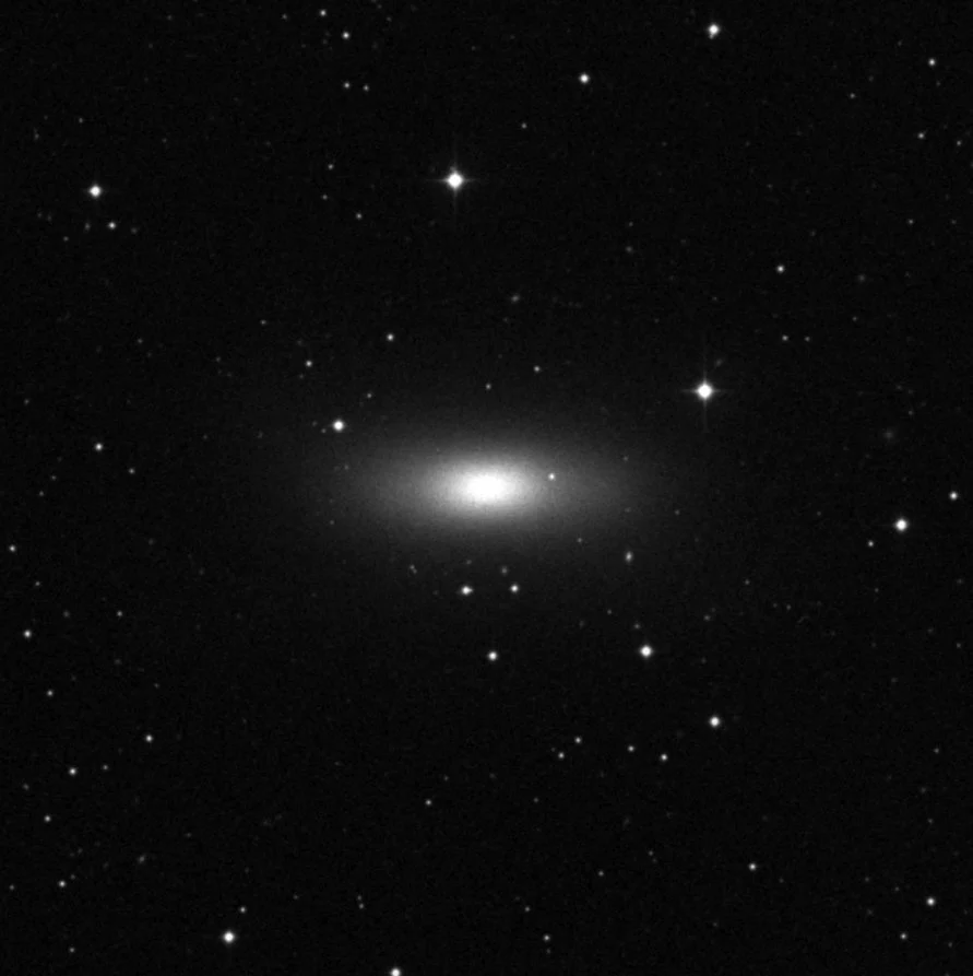 Imagem de referência (DSS2) de NGC 2768 — objeto ainda não capturado no observatório