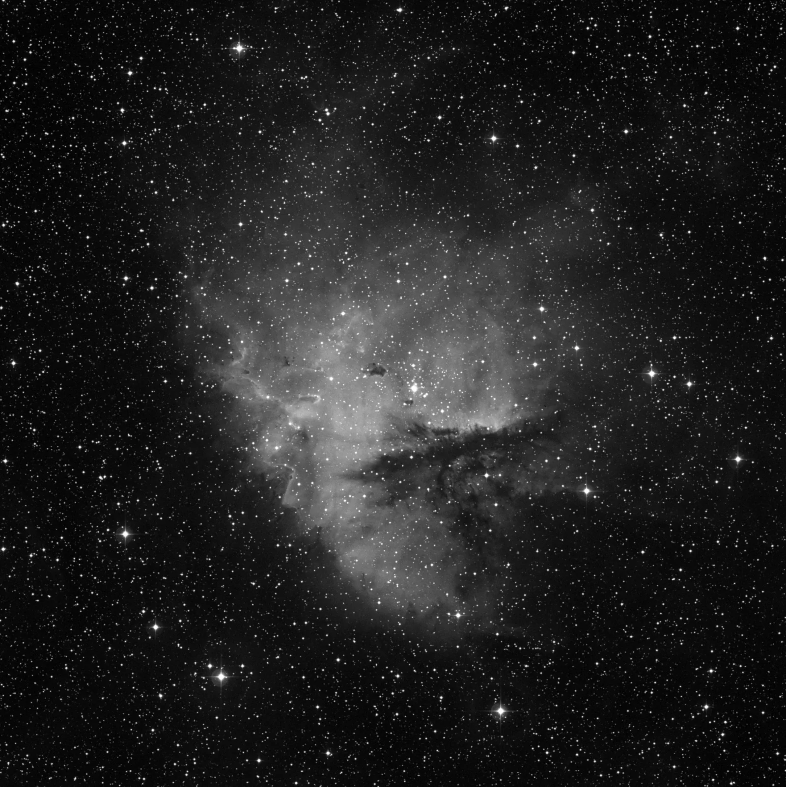 Imagem de referência (DSS2) de NGC 281 — Nebulosa Pacman — objeto ainda não capturado no observatório