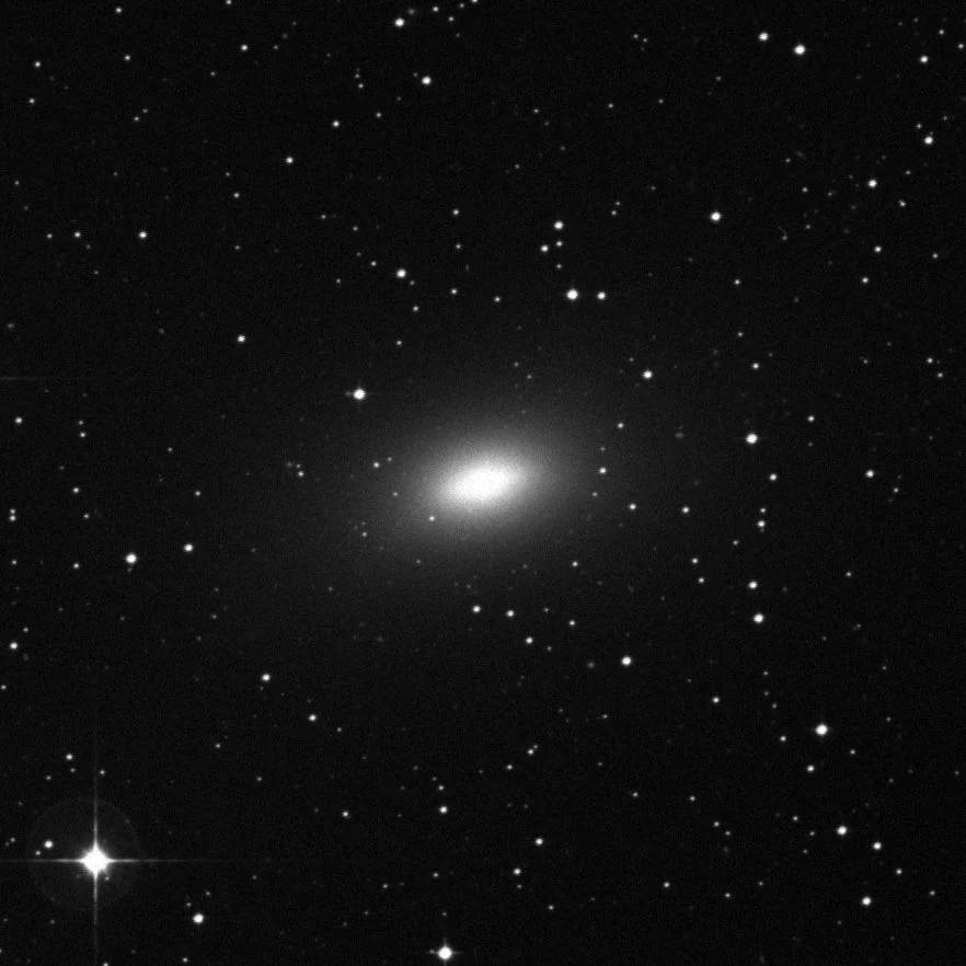 Imagem de referência (DSS2) de NGC 3585 — objeto ainda não capturado no observatório