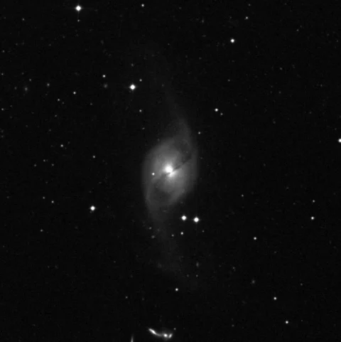 Imagem de referência (DSS2) de NGC 3718 — objeto ainda não capturado no observatório