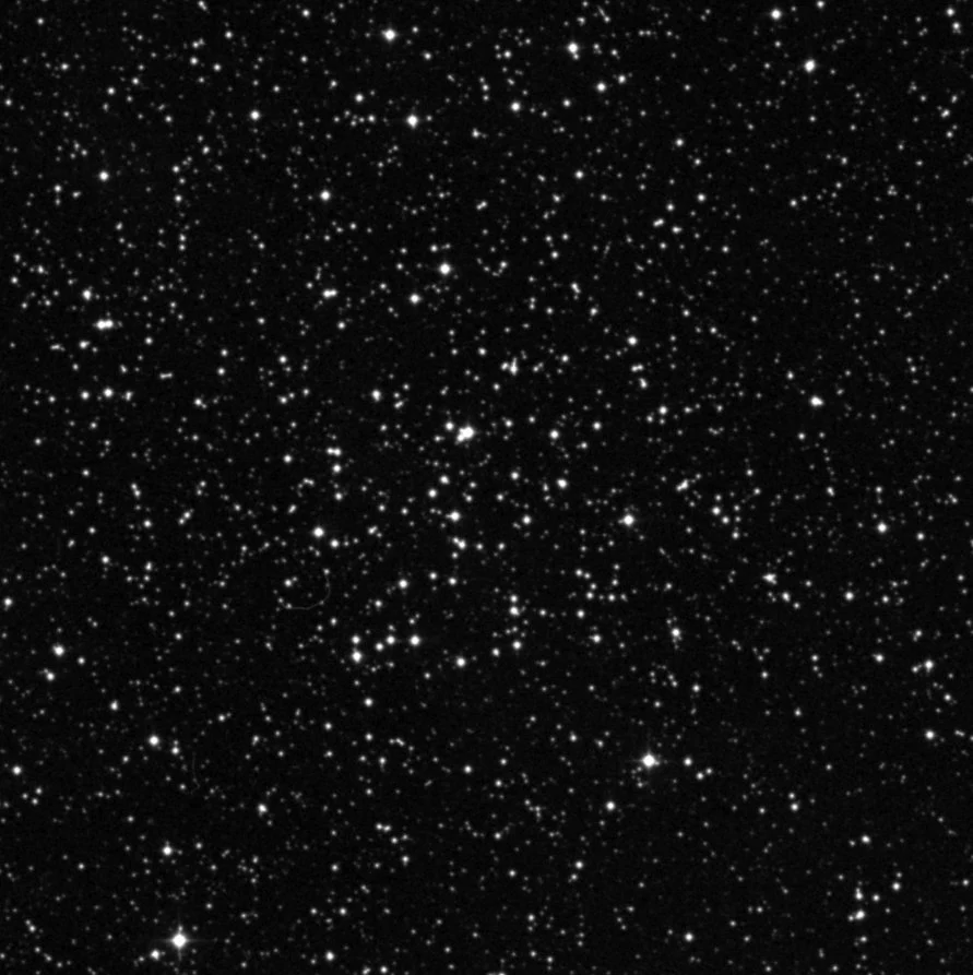 Imagem de referência (DSS2) de NGC 381 — objeto ainda não capturado no observatório