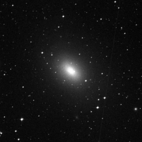 Imagem de referência (DSS2) de NGC 3923 — objeto ainda não capturado no observatório