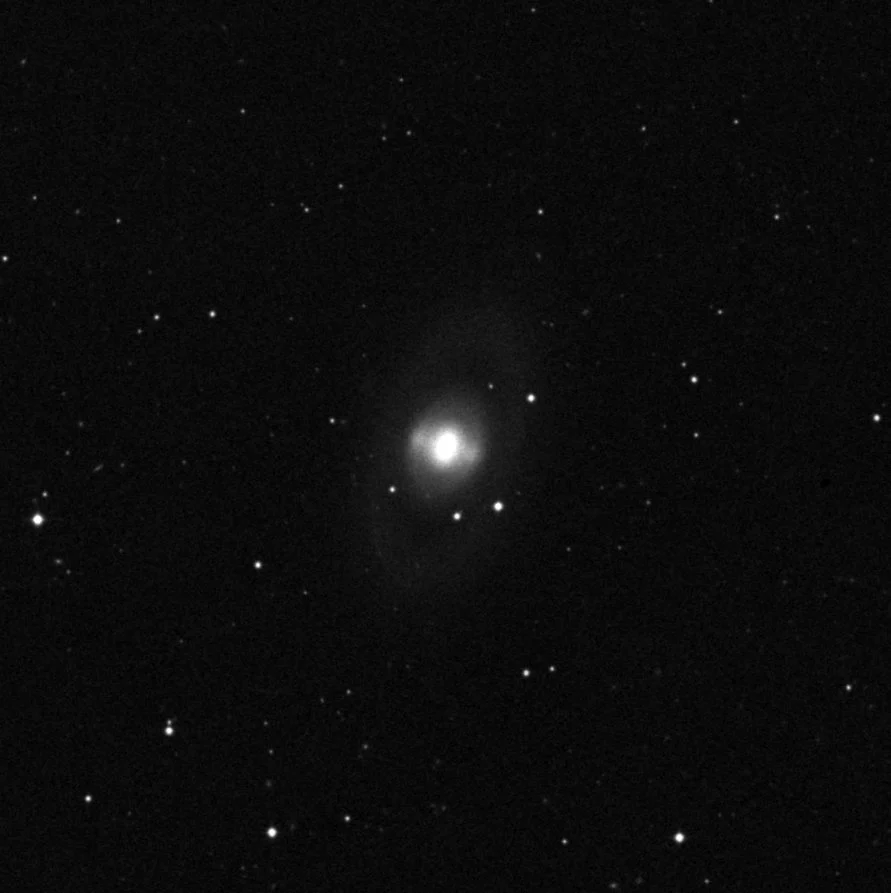 Imagem de referência (DSS2) de NGC 3945 — objeto ainda não capturado no observatório