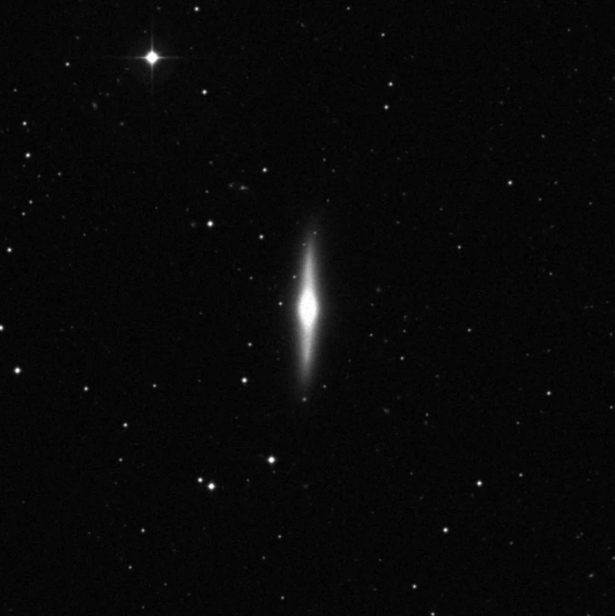 Imagem de referência (DSS2) de NGC 4026 — objeto ainda não capturado no observatório