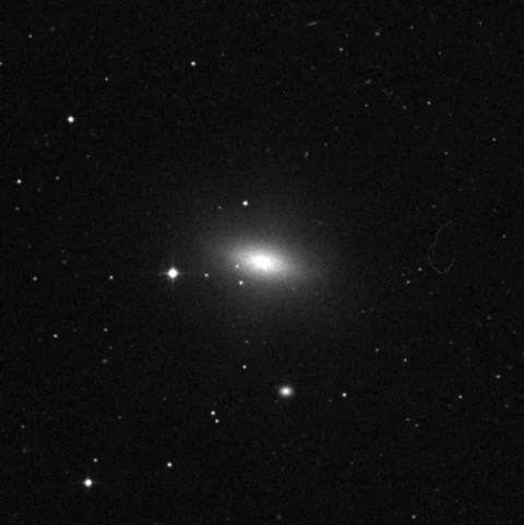 Imagem de referência (DSS2) de NGC 4125 — objeto ainda não capturado no observatório