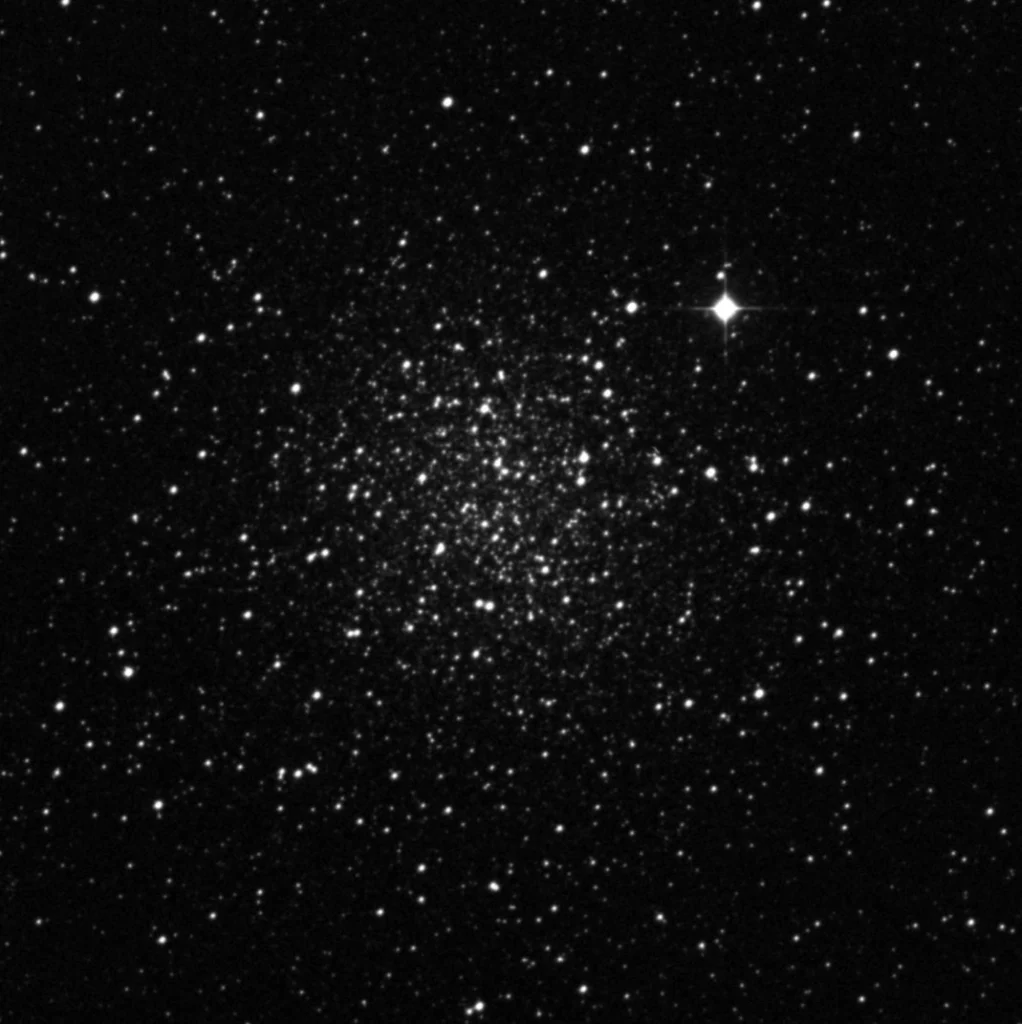 Imagem de referência (DSS2) de NGC 4372 — objeto ainda não capturado no observatório