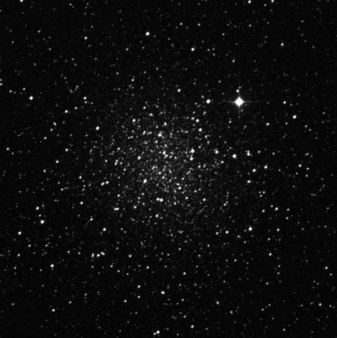 Imagem de referência (DSS2) de NGC 4372 — objeto ainda não capturado no observatório