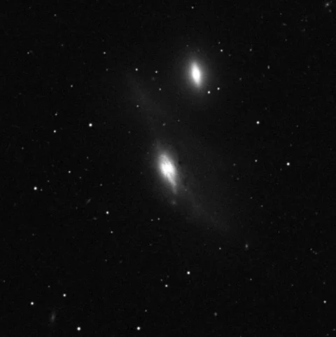 Imagem de referência (DSS2) de NGC 4438 — Eyes — objeto ainda não capturado no observatório