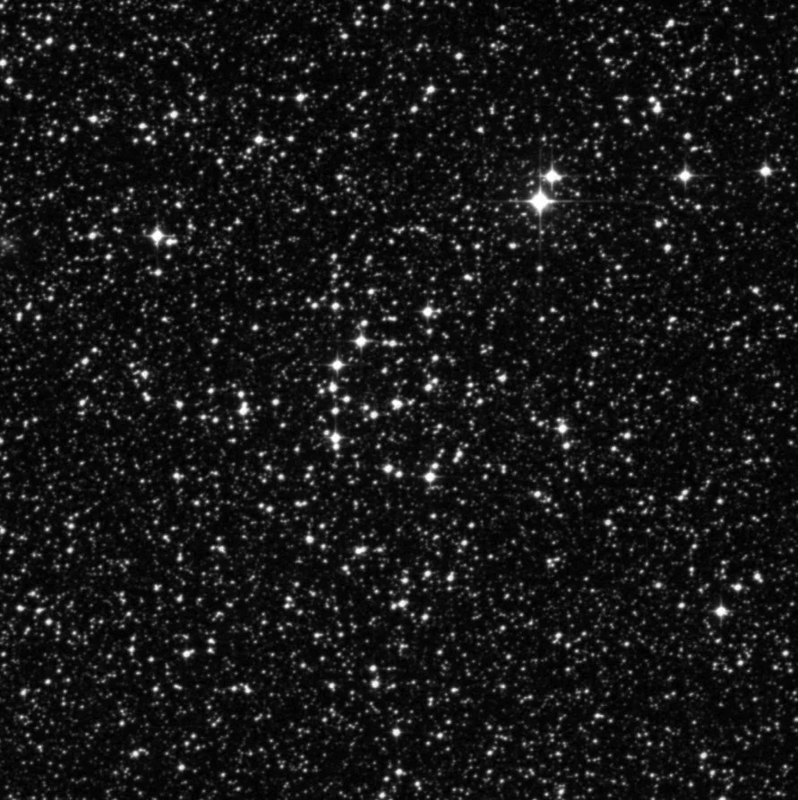 Imagem de referência (DSS2) de NGC 4439 — objeto ainda não capturado no observatório