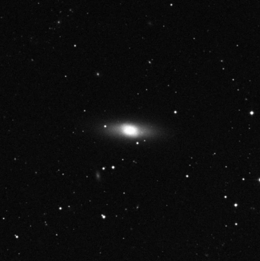 Imagem de referência (DSS2) de NGC 4442 — objeto ainda não capturado no observatório