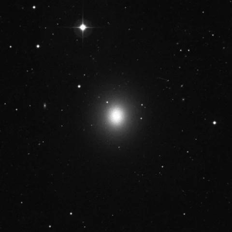 Imagem de referência (DSS2) de NGC 4494 — objeto ainda não capturado no observatório