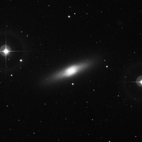 Imagem de referência (DSS2) de NGC 4526 — objeto ainda não capturado no observatório