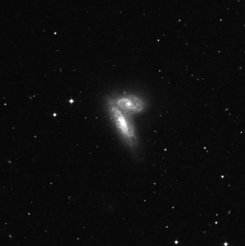 Imagem de referência (DSS2) de NGC 4568 — Butterfly Galaxies — objeto ainda não capturado no observatório