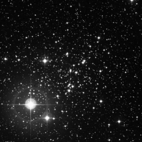 Imagem de referência (DSS2) de NGC 457 — Owl Cluster — objeto ainda não capturado no observatório