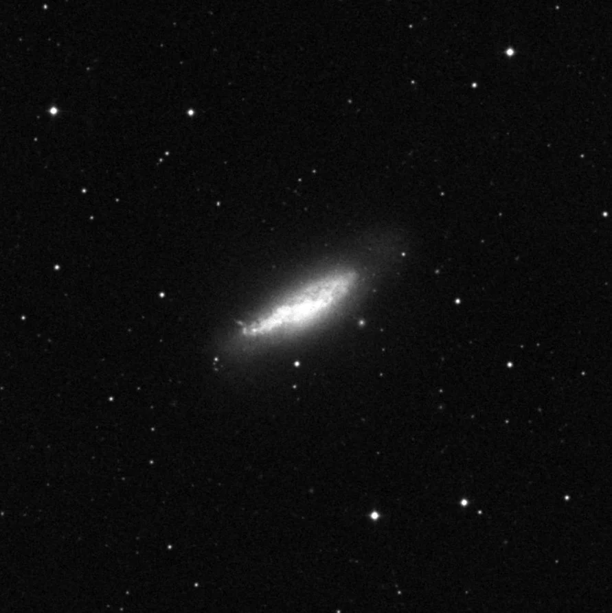 Imagem de referência (DSS2) de NGC 4605 — objeto ainda não capturado no observatório