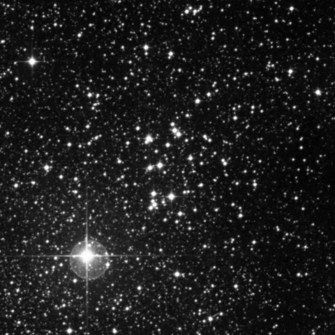 Imagem de referência (DSS2) de NGC 4609 — Coalsack Cluster — objeto ainda não capturado no observatório