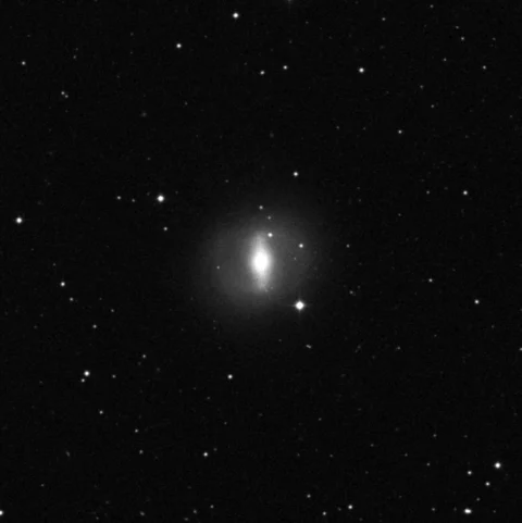 Imagem de referência (DSS2) de NGC 4664 — objeto ainda não capturado no observatório
