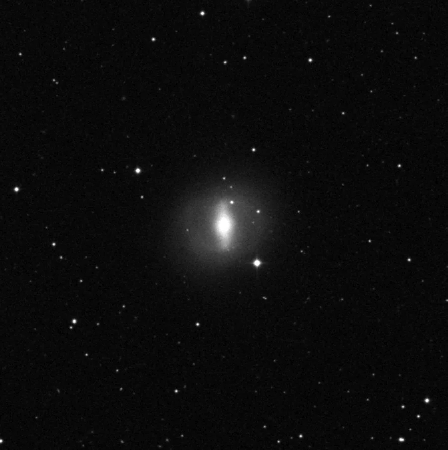 Imagem de referência (DSS2) de NGC 4664 — objeto ainda não capturado no observatório