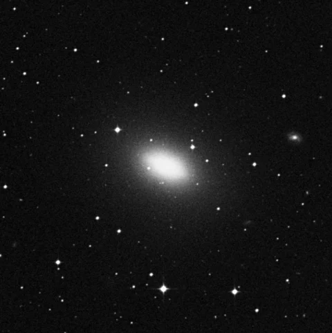 Imagem de referência (DSS2) de NGC 4697 — objeto ainda não capturado no observatório