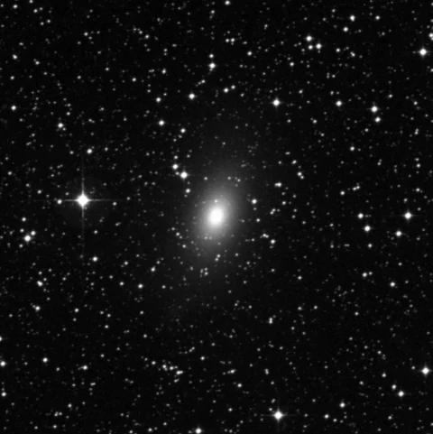 Imagem de referência (DSS2) de NGC 4976 — objeto ainda não capturado no observatório