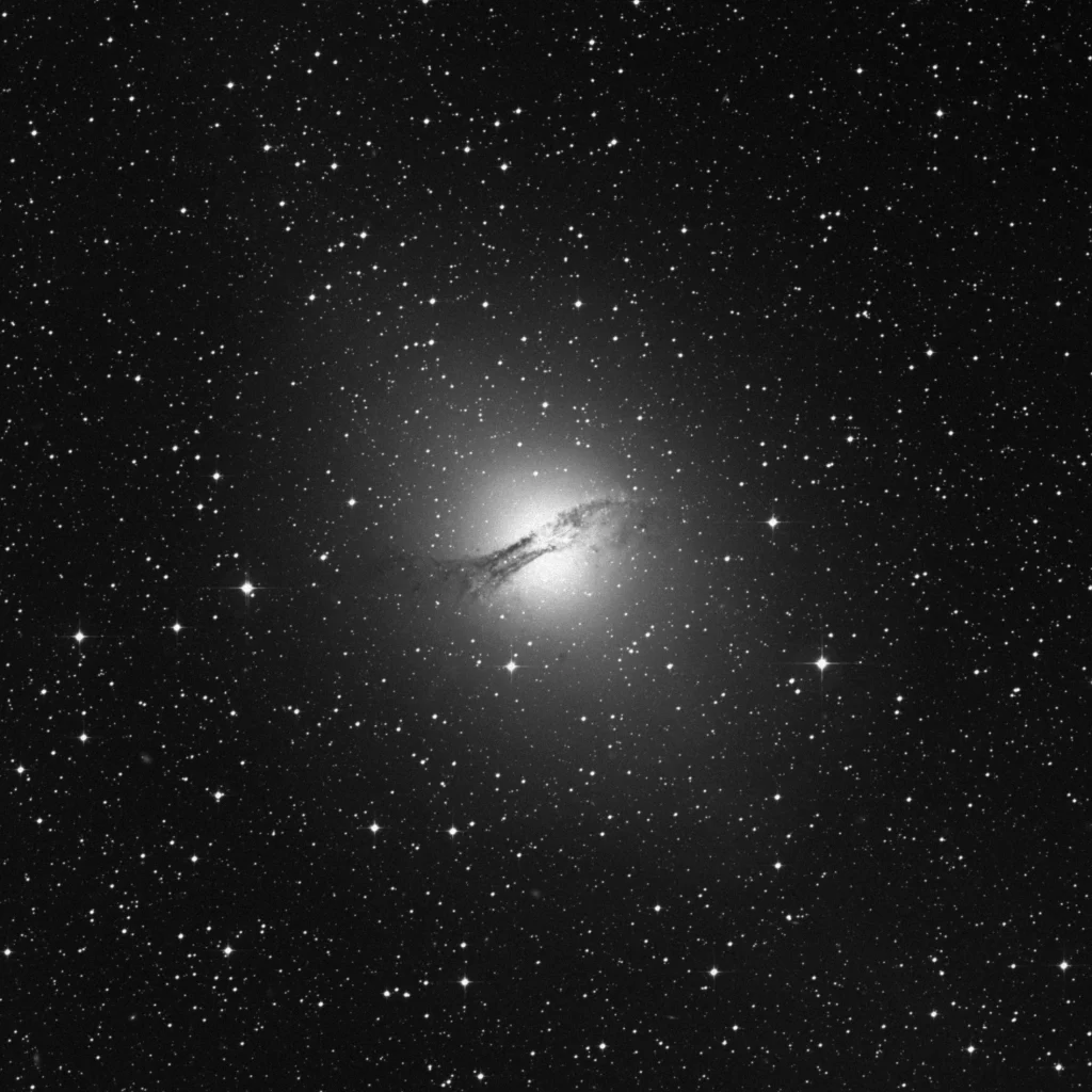 Imagem de referência (DSS2) de NGC 5128 — Centaurus A — objeto ainda não capturado no observatório