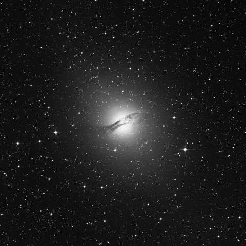 Imagem de referência (DSS2) de NGC 5128 — Centaurus A — objeto ainda não capturado no observatório