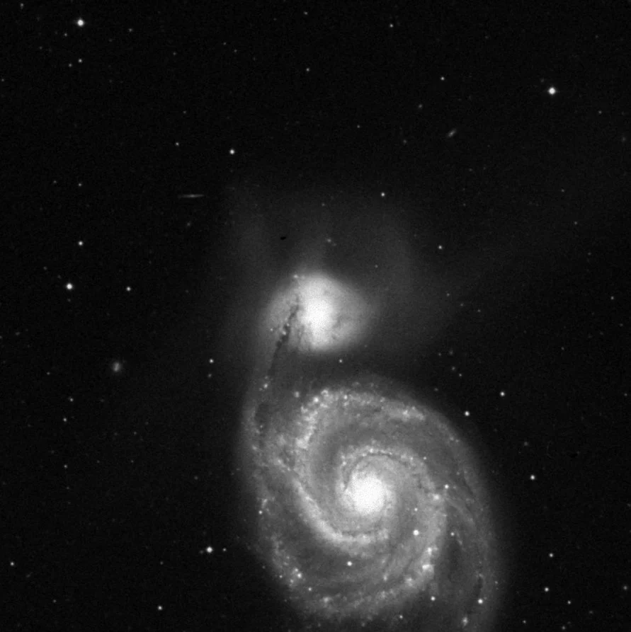 Imagem de referência (DSS2) de NGC 5195 — objeto ainda não capturado no observatório