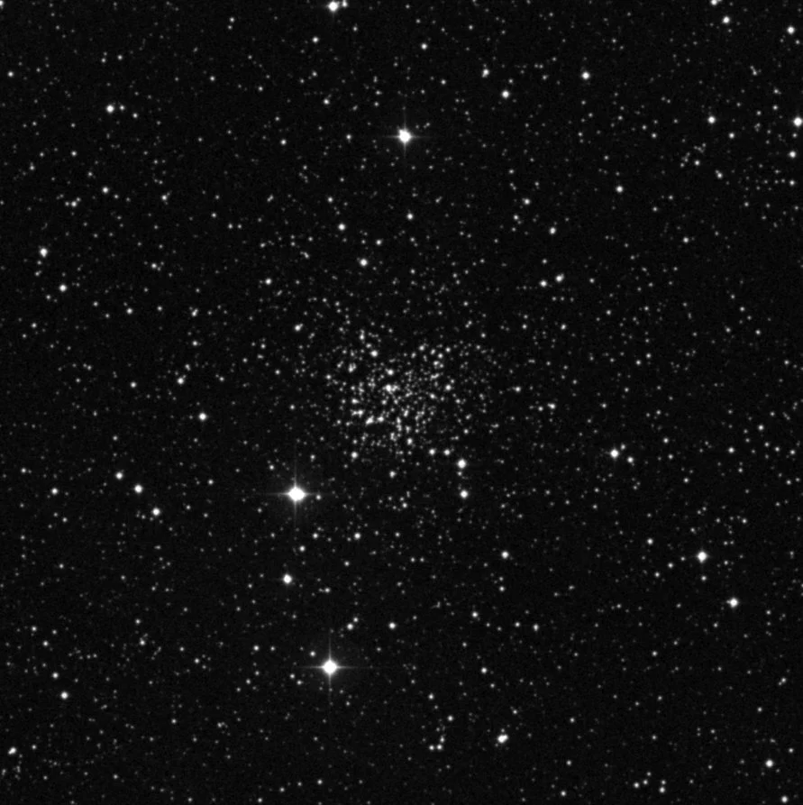 Imagem de referência (DSS2) de NGC 609 — objeto ainda não capturado no observatório