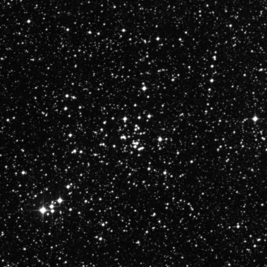Imagem de referência (DSS2) de NGC 6204 — objeto ainda não capturado no observatório