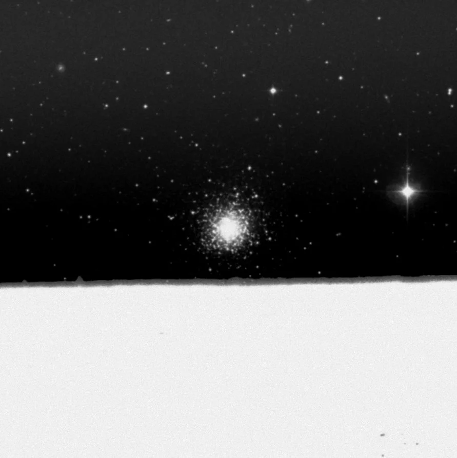 Imagem de referência (DSS2) de NGC 6229 — objeto ainda não capturado no observatório