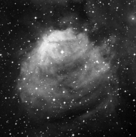Imagem de referência (DSS2) de NGC 6334 — Nebulosa Pata de Gato — objeto ainda não capturado no observatório