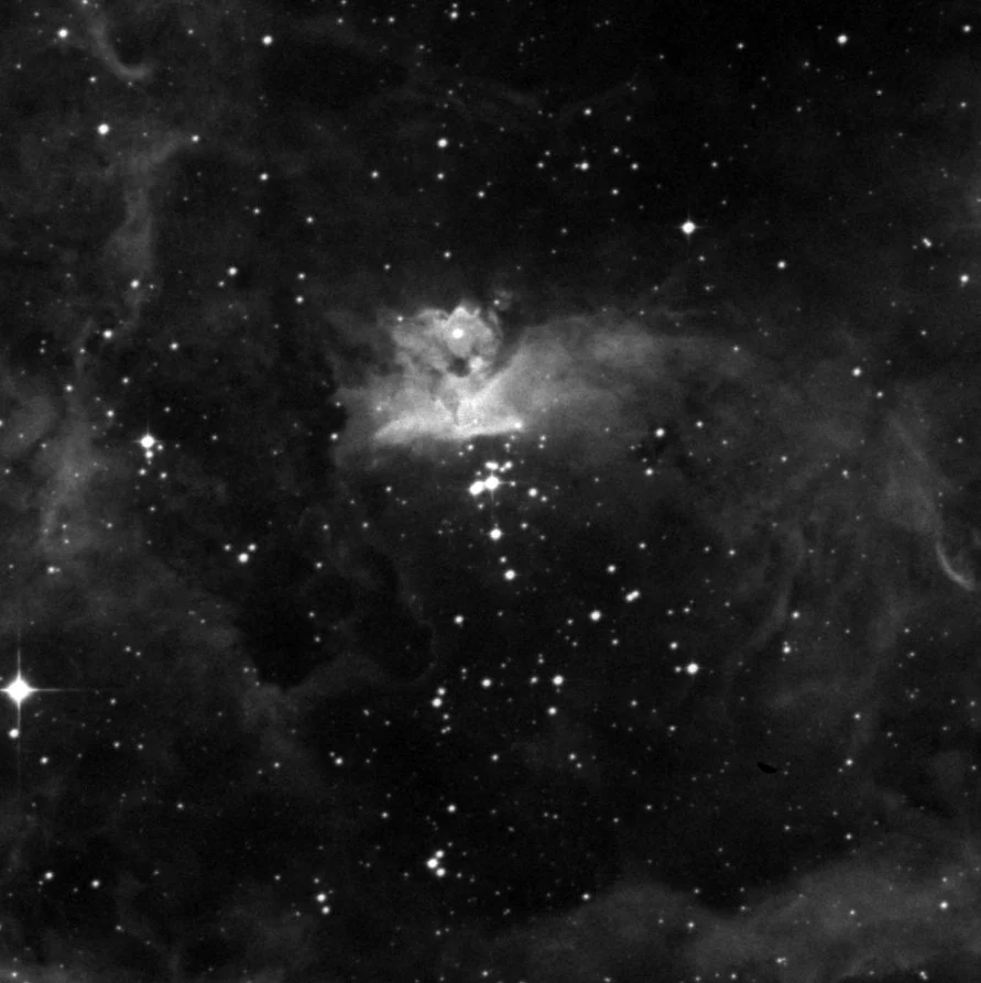Imagem de referência (DSS2) de NGC 6357 — Nebulosa da Lagosta — objeto ainda não capturado no observatório