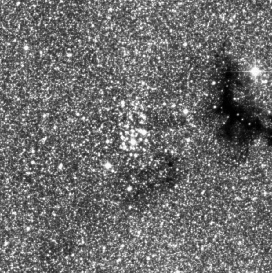 Imagem de referência (DSS2) de NGC 6520 — objeto ainda não capturado no observatório