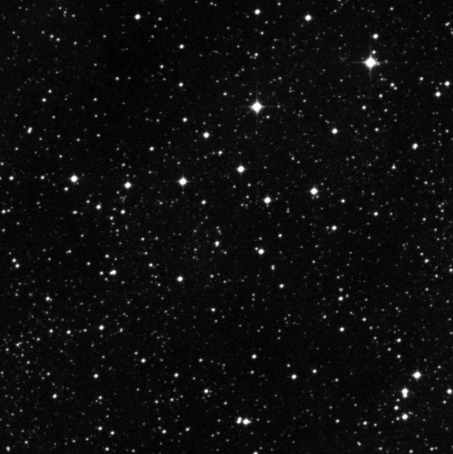 Imagem de referência (DSS2) de NGC 6605 — objeto ainda não capturado no observatório