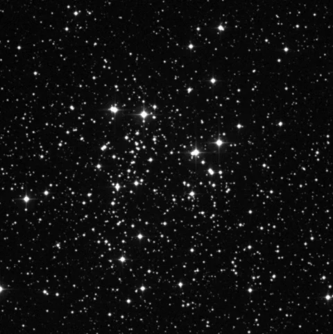 Imagem de referência (DSS2) de NGC 663 — objeto ainda não capturado no observatório