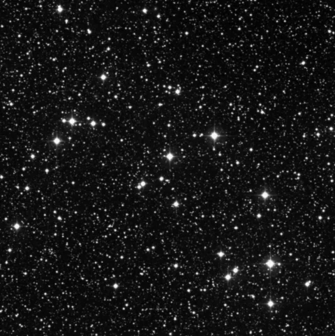 Imagem de referência (DSS2) de NGC 6633 — objeto ainda não capturado no observatório