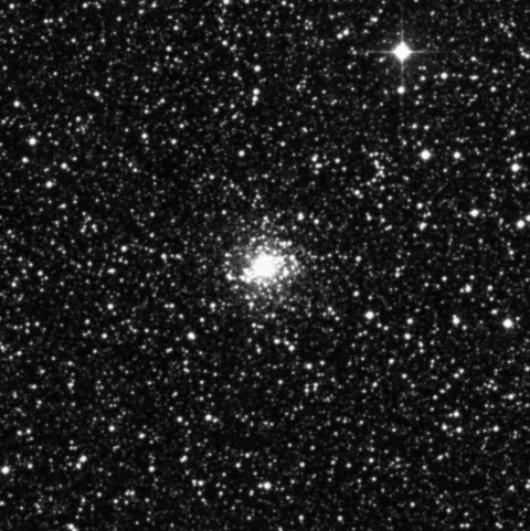 Imagem de referência (DSS2) de NGC 6652 — objeto ainda não capturado no observatório