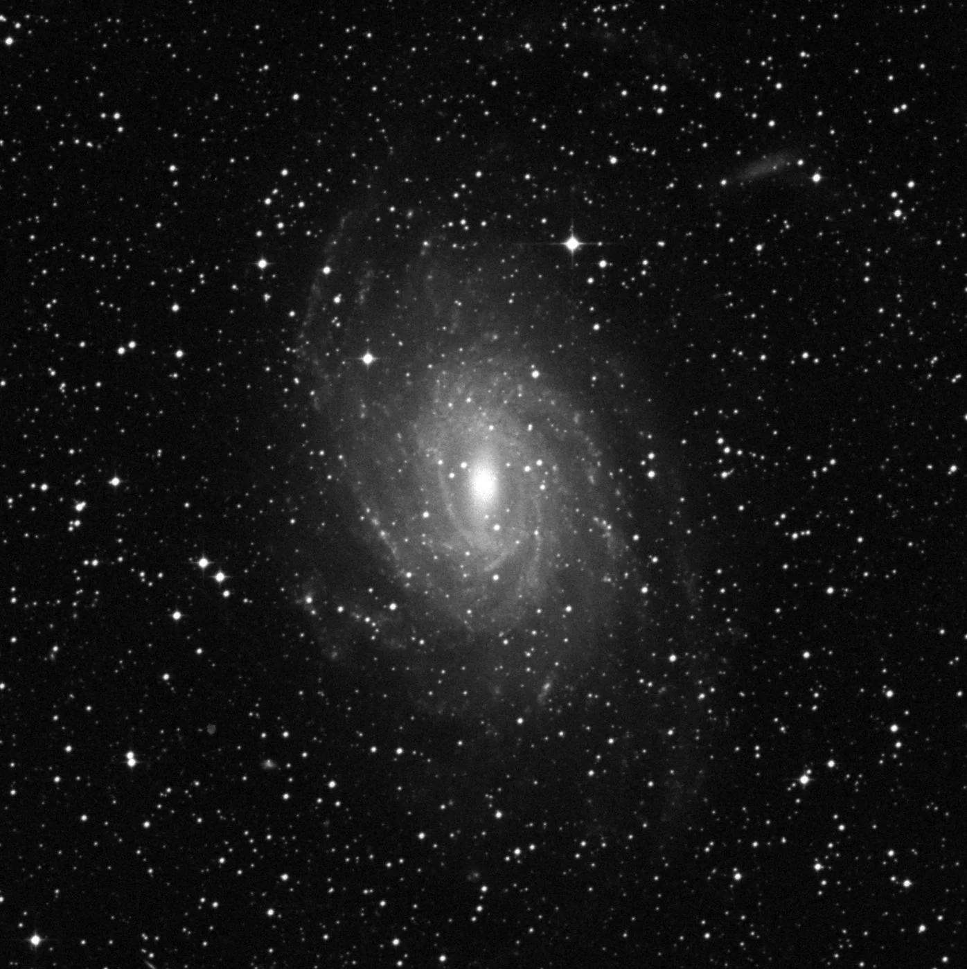 Imagem de referência (DSS2) de NGC 6744 — objeto ainda não capturado no observatório