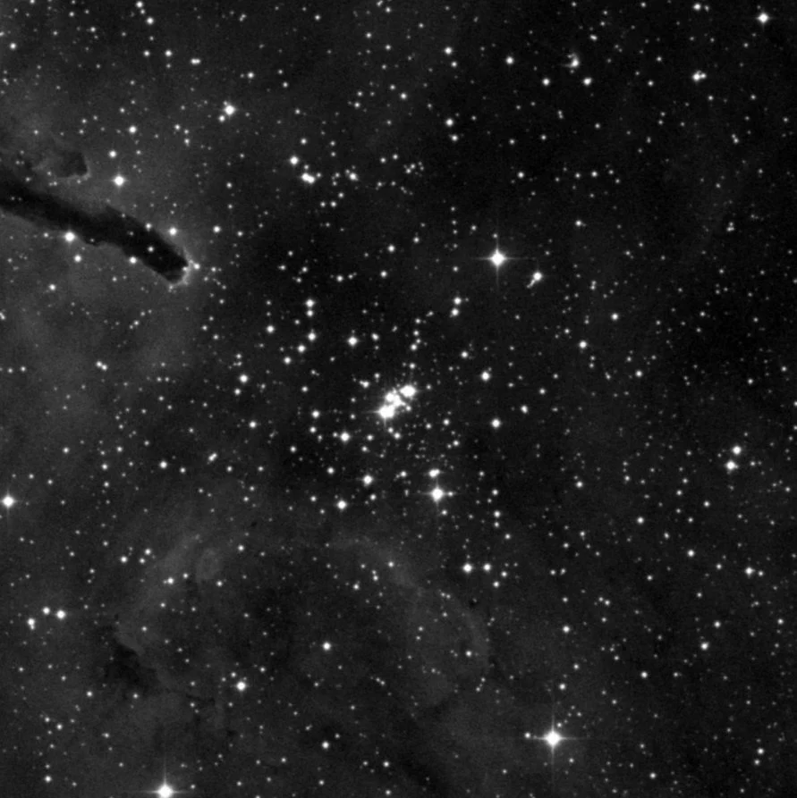 Imagem de referência (DSS2) de NGC 6823 — objeto ainda não capturado no observatório