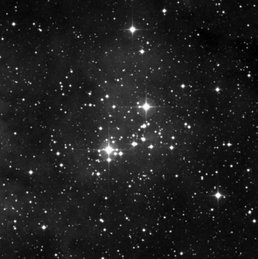 Imagem de referência (DSS2) de NGC 6910 — objeto ainda não capturado no observatório