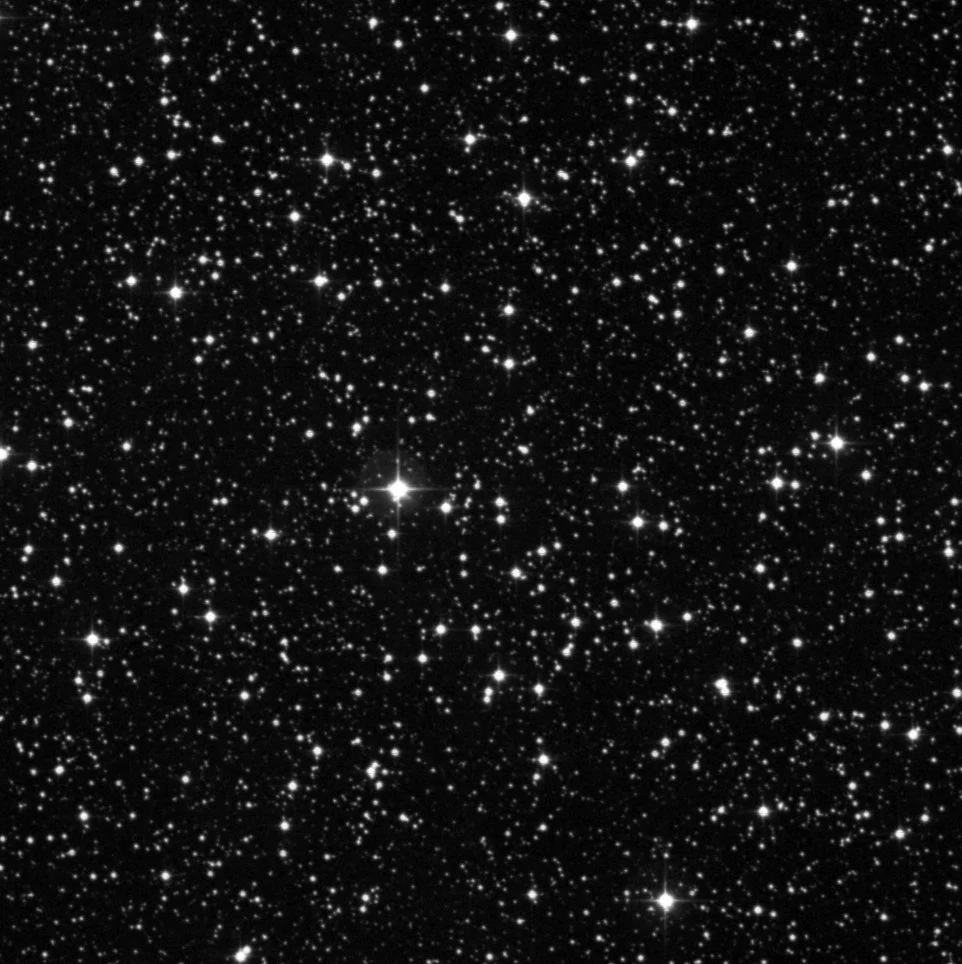 Imagem de referência (DSS2) de NGC 6940 — objeto ainda não capturado no observatório