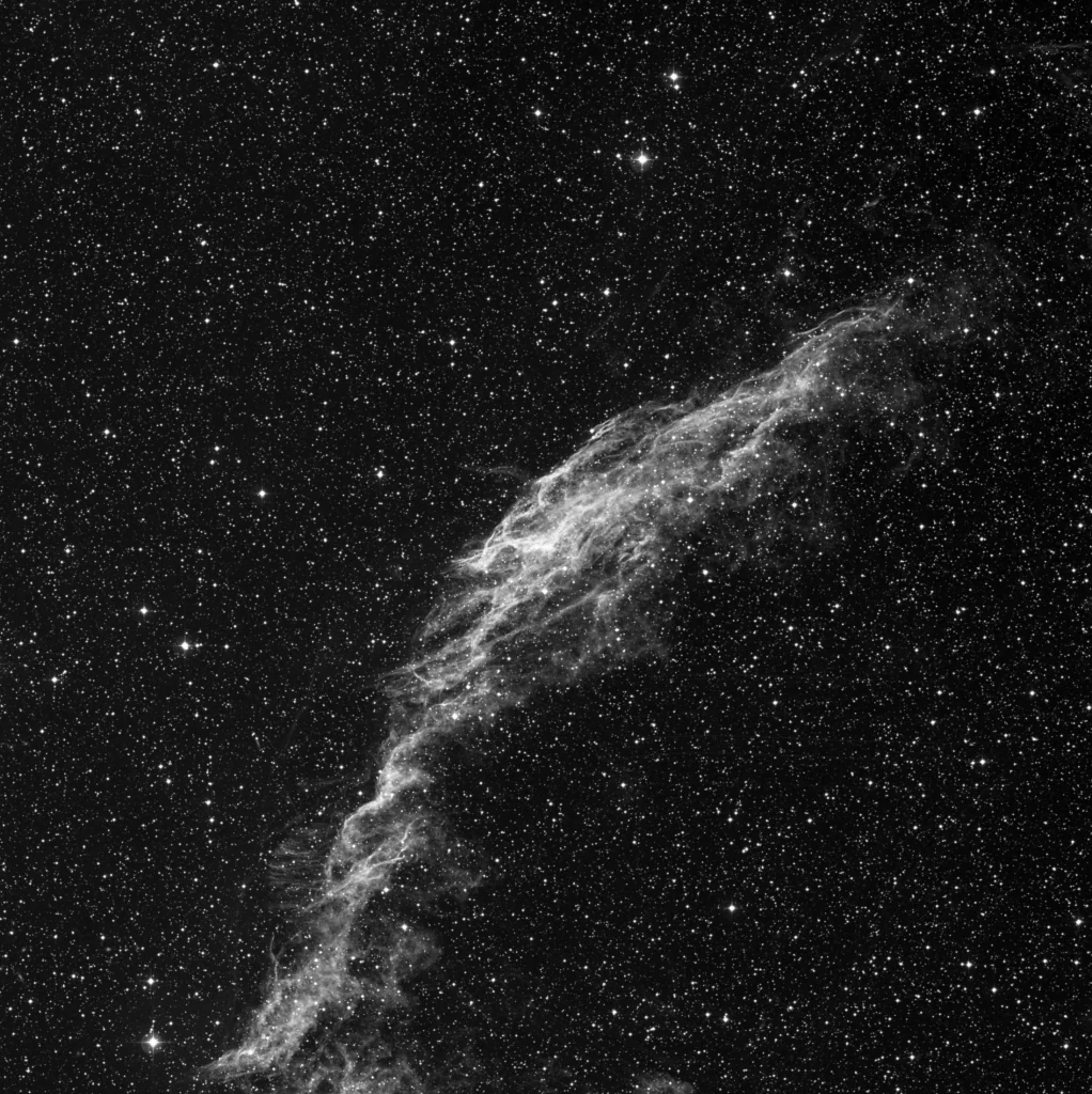 Imagem de referência (DSS2) de NGC 6992 — Nebulosa do Véu (Arco Leste) — objeto ainda não capturado no observatório