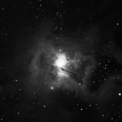Imagem de referência (DSS2) de NGC 7023 — Iris Nebula — objeto ainda não capturado no observatório
