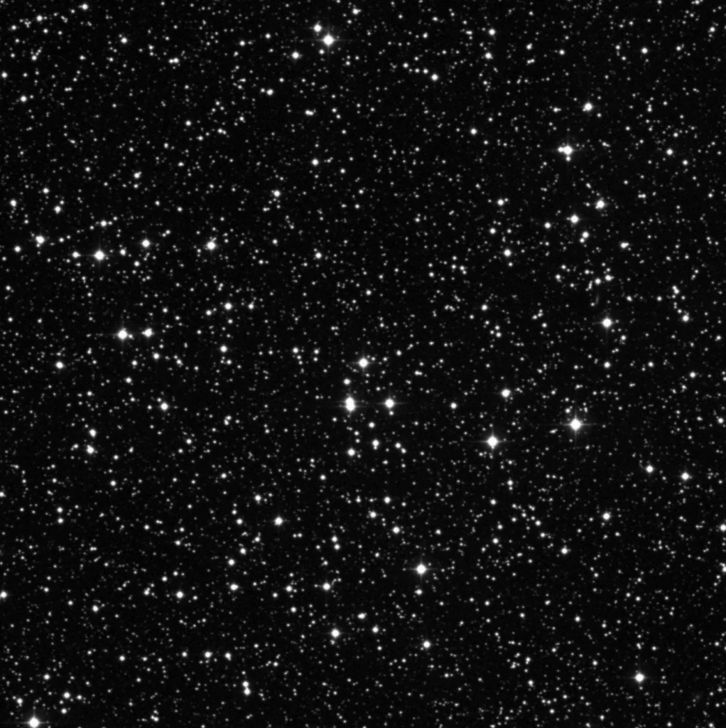 Imagem de referência (DSS2) de NGC 7243 — objeto ainda não capturado no observatório