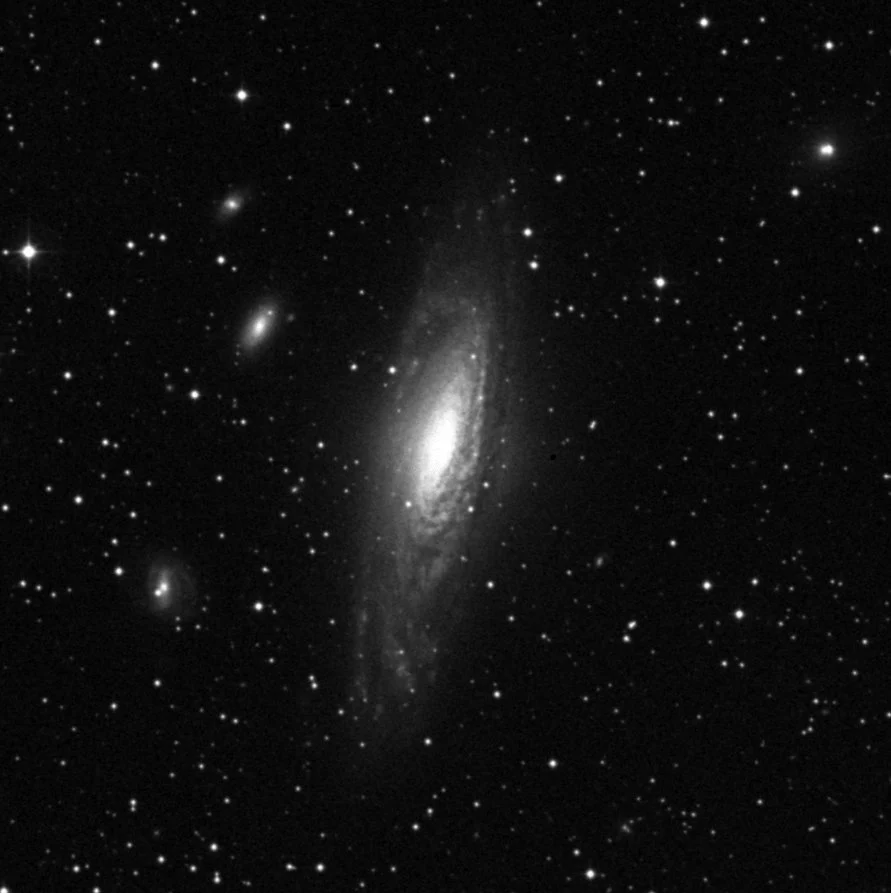 Imagem de referência (DSS2) de NGC 7331 — objeto ainda não capturado no observatório