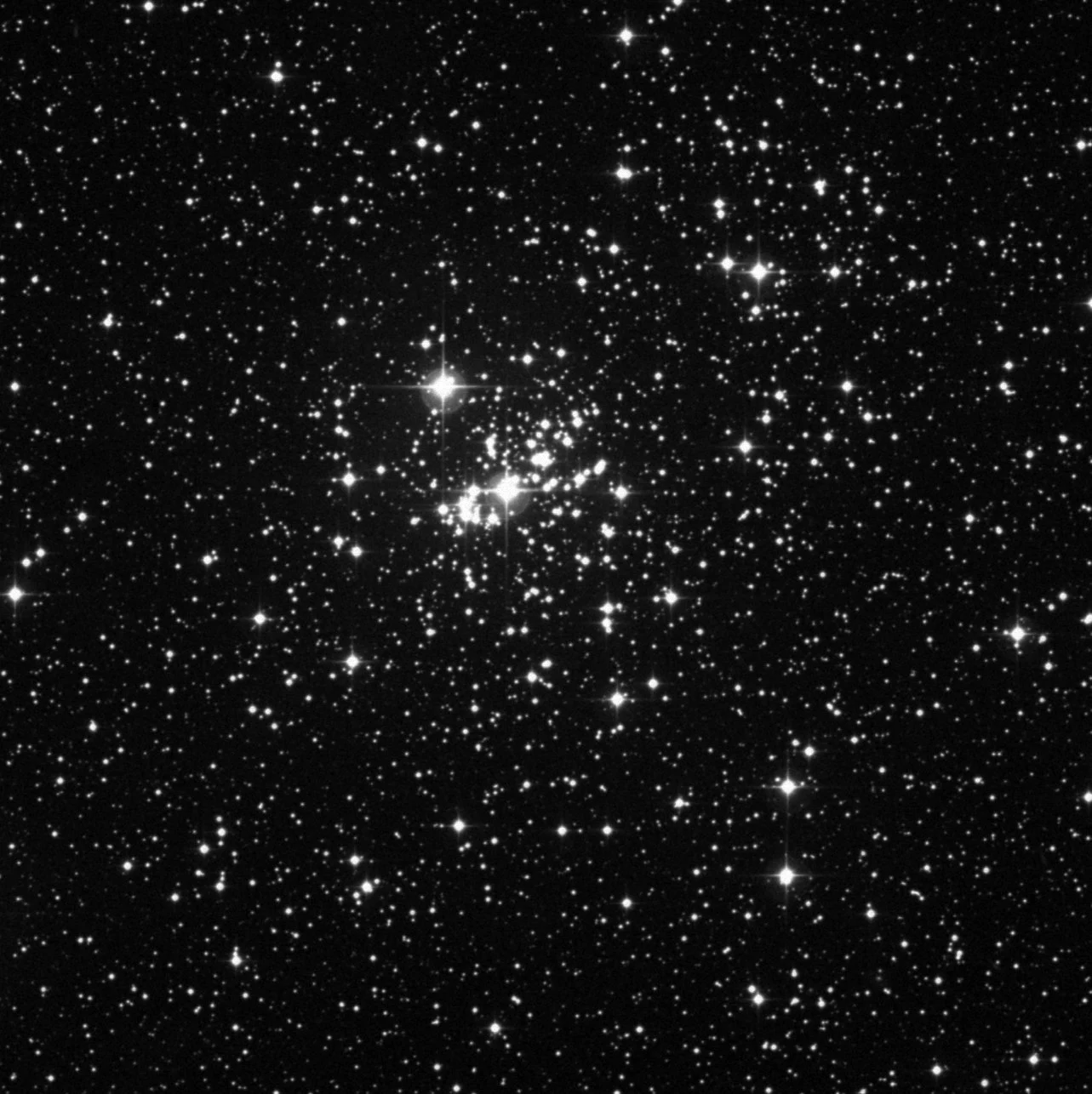 Imagem de referência (DSS2) de NGC 869 — Duplo Aglomerado de Perseu — objeto ainda não capturado no observatório