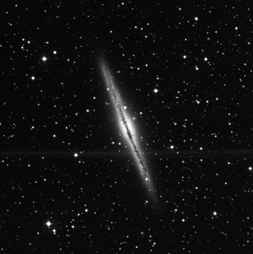 Imagem de referência (DSS2) de NGC 891 — objeto ainda não capturado no observatório