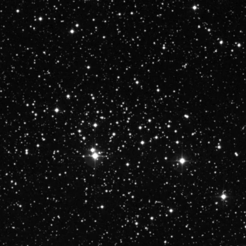 Imagem de referência (DSS2) de NGC 957 — objeto ainda não capturado no observatório