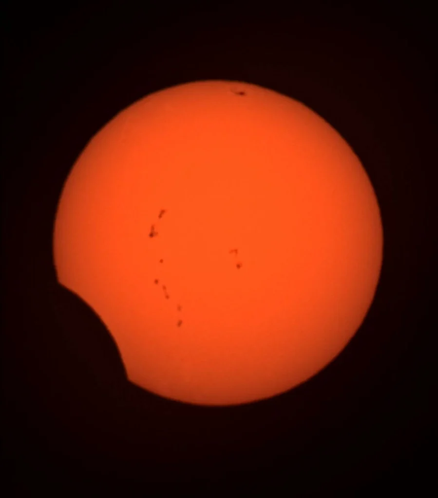 Imagen capturada por el Seestar S50 durante el eclipse